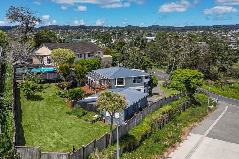 Photo of property in 81 Rangeview Road, Sunnyvale, Auckland, 0612