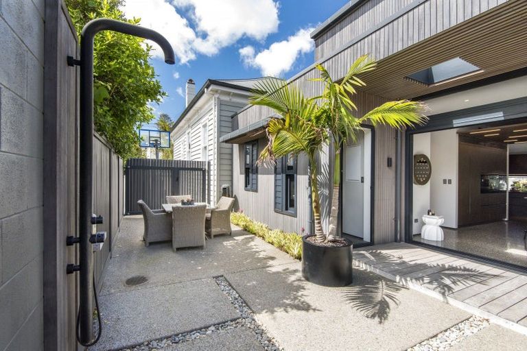Photo of property in 11 Cheltenham Road, Devonport, Auckland, 0624