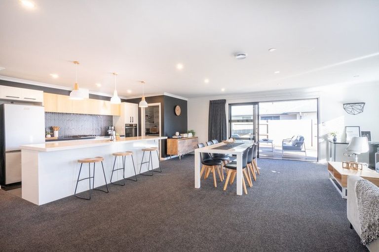 Photo of property in 3 Stratford Court, Fitzherbert, Palmerston North, 4410