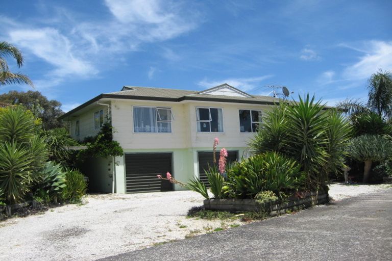 Photo of property in 16 Leaming Place, Clarks Beach, 2122