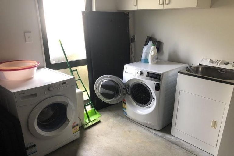 Photo of property in 1/112 Seaview Road, Glenfield, Auckland, 0629