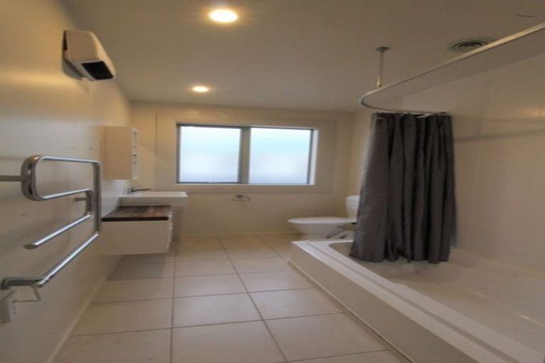 Photo of property in 43 Mary Street, Winton, 9720