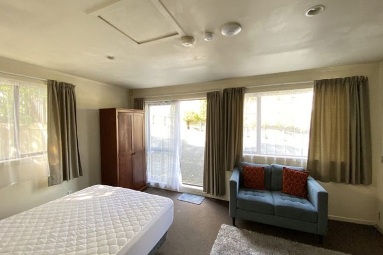 Photo of property in 8c Schnapper Rock Road, Schnapper Rock, Auckland, 0632