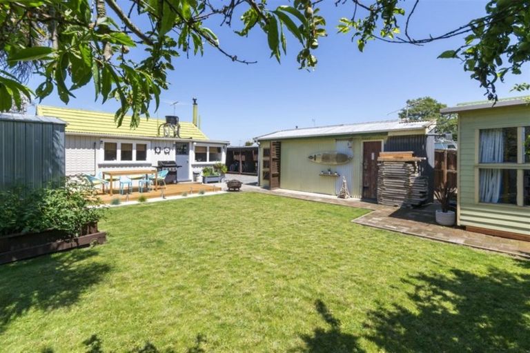 Photo of property in 20 Broadway Avenue, Waikuku Beach, 7473