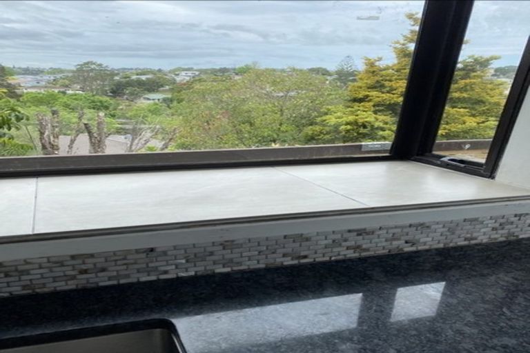 Photo of property in 11 Beaudine Avenue, Glenfield, Auckland, 0629