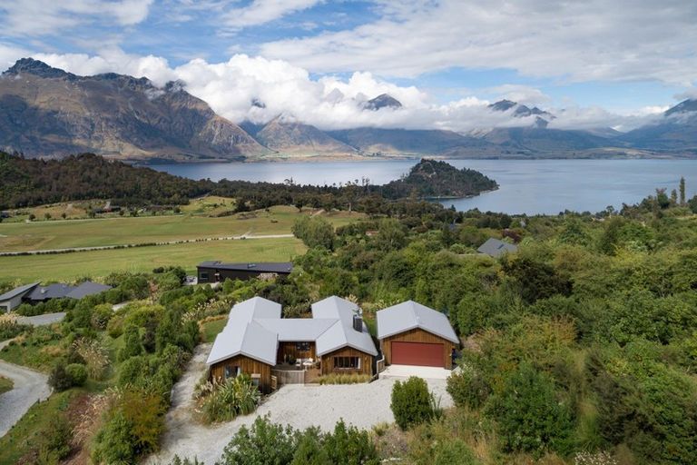 Photo of property in 41 Lookout Drive, Mount Creighton, Queenstown, 9371