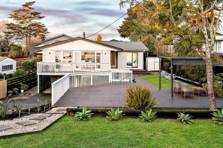 Photo of property in 4 Kelston Street, New Lynn, Auckland, 0600