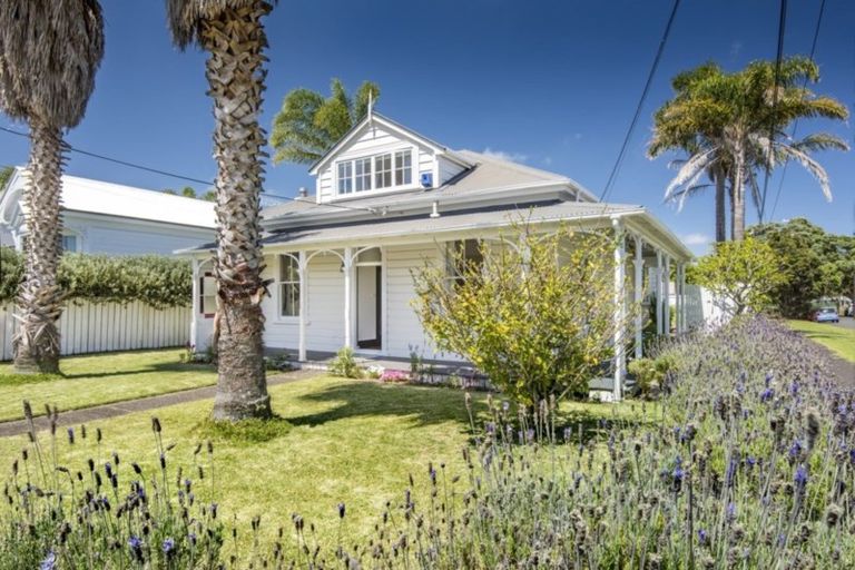 Photo of property in 19 Tainui Road, Devonport, Auckland, 0624