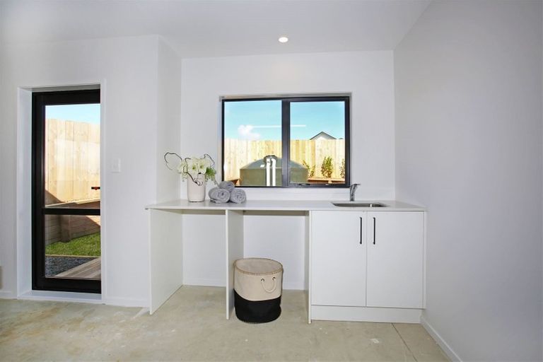 Photo of property in 2 Okoreka Road, Glenbrook, 2681