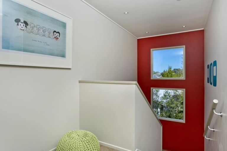 Photo of property in 27 Lyford Crescent, Sunnynook, Auckland, 0620