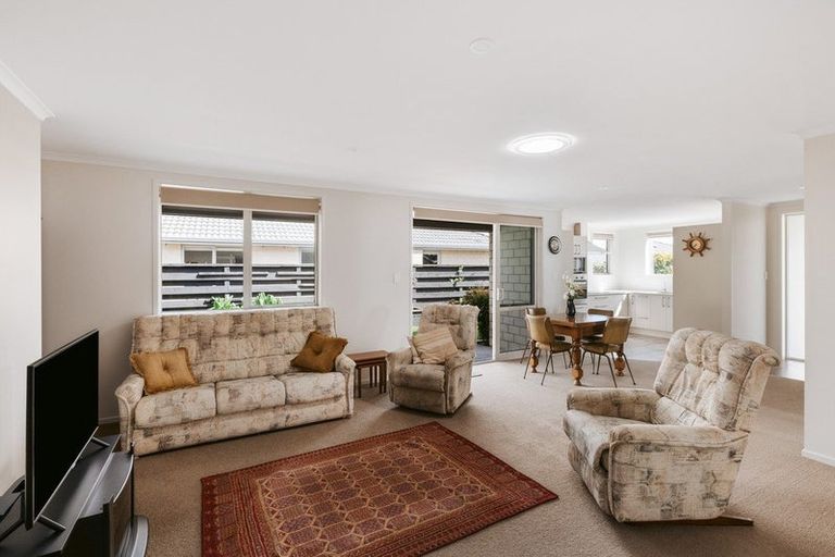 Photo of property in 5 Vista Close, Omokoroa, 3114