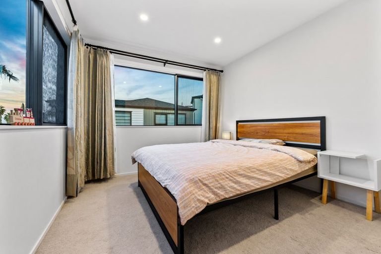 Photo of property in 152b Luckens Road, West Harbour, Auckland, 0618