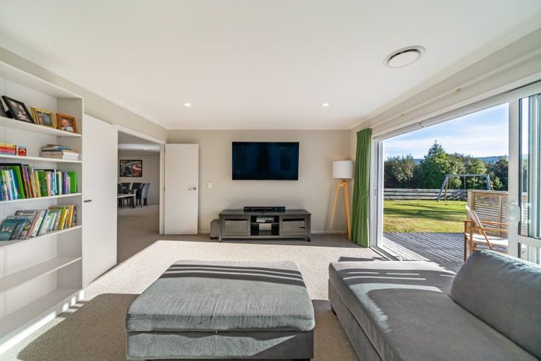 Photo of property in 29 Mt Marua Drive, Timberlea, Upper Hutt, 5018