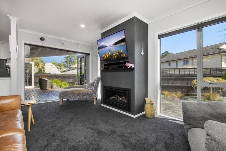 Photo of property in 14 Pinehurst Place, Wattle Downs, Auckland, 2103