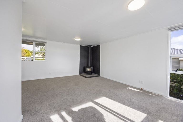 Photo of property in 6 Calgher Avenue, Waitara, 4320
