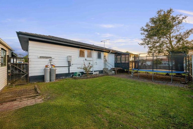 Photo of property in 16 Neems Place, Manurewa, Auckland, 2102