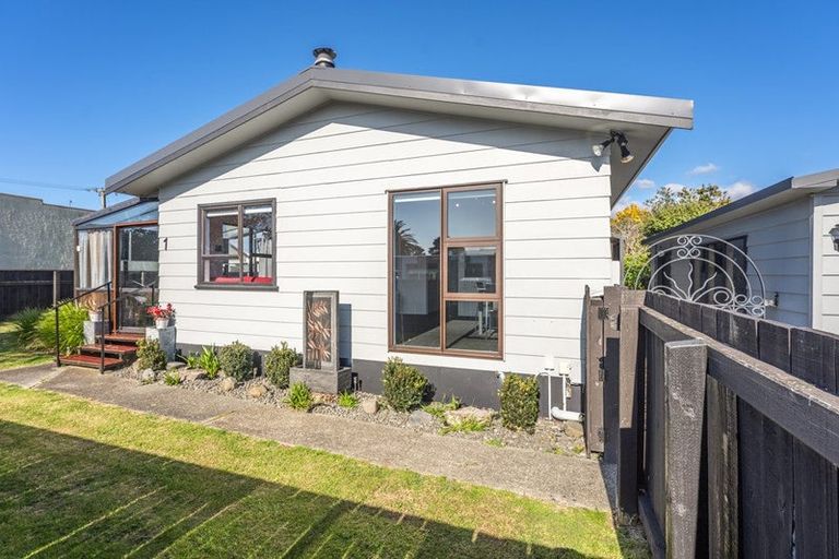 Photo of property in 14 Hurley Road, Paraparaumu Beach, Paraparaumu, 5032