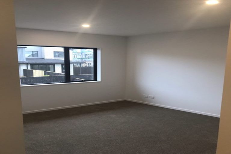 Photo of property in 33 Peihana Road, Hobsonville, Auckland, 0616