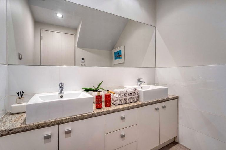 Photo of property in 87 Princes Street, Northcote Point, Auckland, 0627