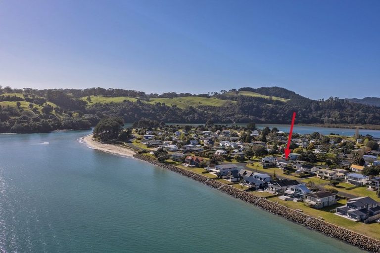 Photo of property in 180 Captain Cook Road, Cooks Beach, Whitianga, 3591
