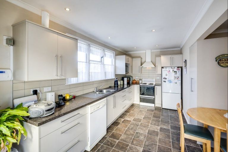 Photo of property in 18 Peterhead Avenue, Flaxmere, Hastings, 4120