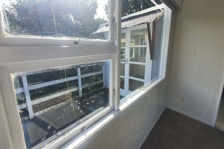 Photo of property in 149 Reeves Road, Pakuranga Heights, Auckland, 2010