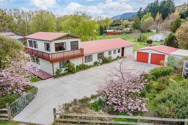 Photo of property in 262a Katherine Mansfield Drive, Whitemans Valley, Upper Hutt, 5371