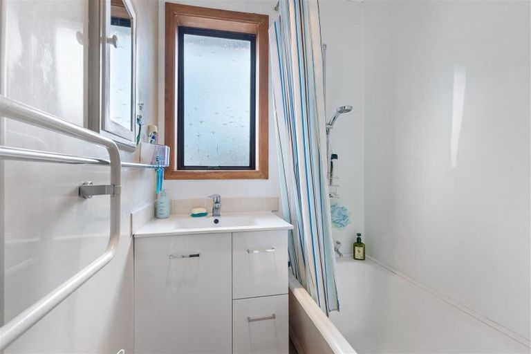 Photo of property in 35 Dunedin Street, Redwood, Christchurch, 8051