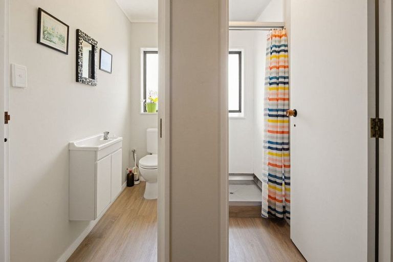 Photo of property in 251 Shakespeare Street, Leamington, Cambridge, 3432