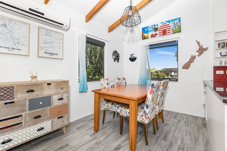 Photo of property in 10 Prestwick Place, Wattle Downs, Auckland, 2103