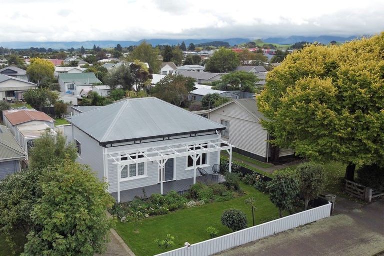 Photo of property in 64 Allardice Street, Dannevirke, 4930