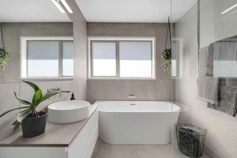 Photo of property in 62 Evelyn Road, Cockle Bay, Auckland, 2014