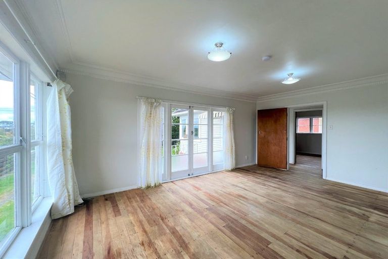 Photo of property in 84 Roberts Road, Te Atatu South, Auckland, 0610