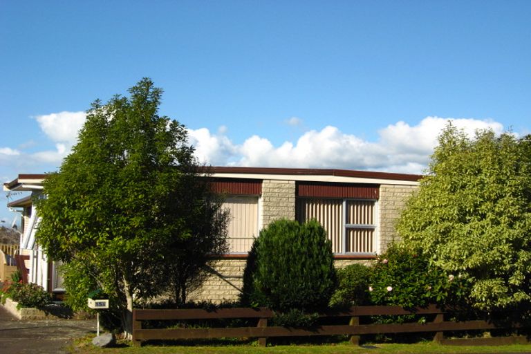 Photo of property in 15b Mayfair Place, Westown, New Plymouth, 4310