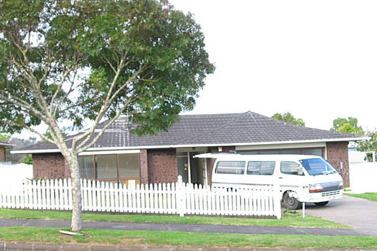 Photo of property in 7 Mark Edward Drive, Half Moon Bay, Auckland, 2012