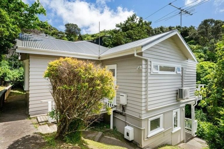 Photo of property in 26 Farnham Street, Mornington, Wellington, 6021