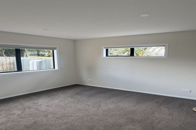 Photo of property in 98 Tirimoana Road, Te Atatu South, Auckland, 0602