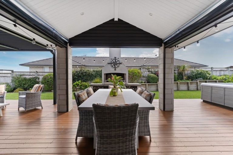 Photo of property in 2 Olive Close, Omokoroa, 3114