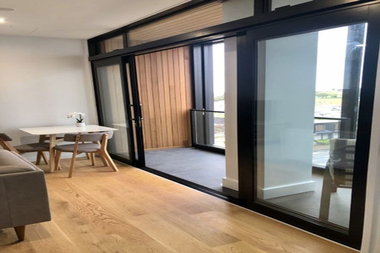 Photo of property in Frank Sargeson Apts, 504/74 Anzac Street, Takapuna, Auckland, 0622