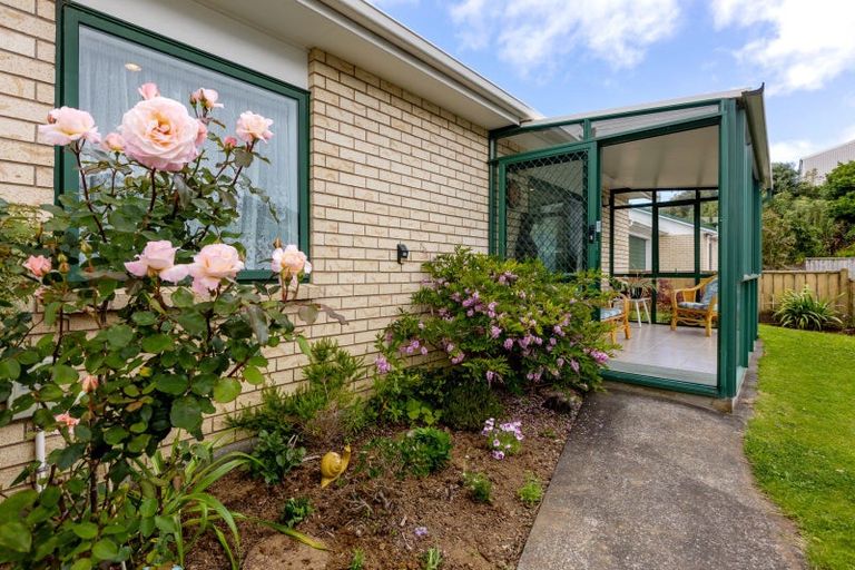 Photo of property in 3a Simons Street, Moturoa, New Plymouth, 4310
