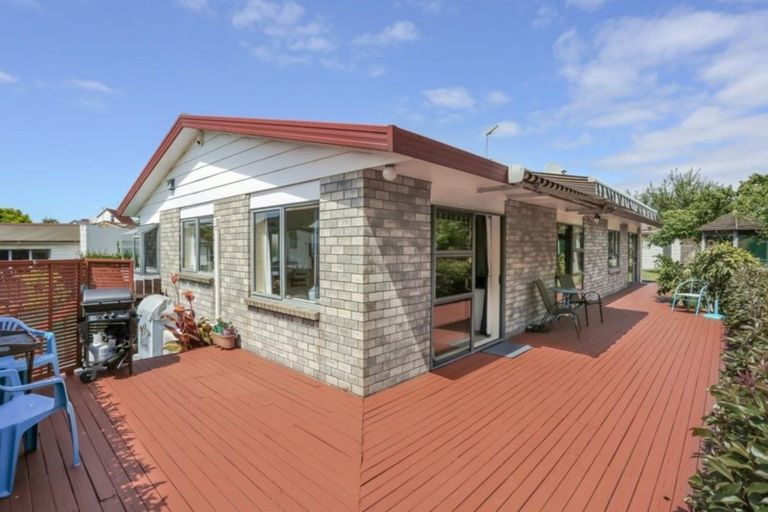 Photo of property in 6 Riverside Drive, Waiuku, 2123