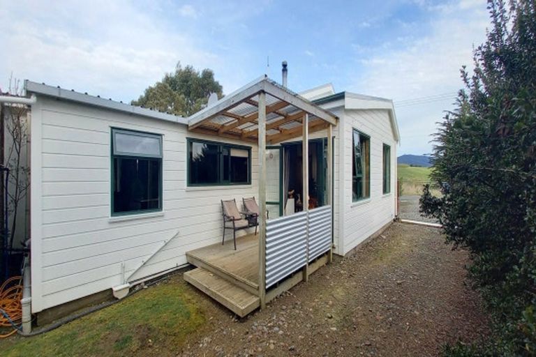 Photo of property in 2154 Ohai Clifden Highway, Eastern Bush, Otautau, 9682