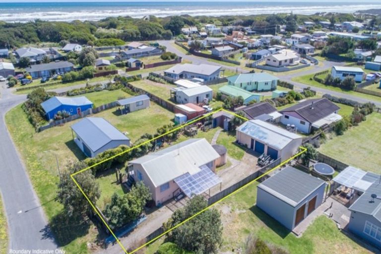 Photo of property in 44 Te Kiri Street, Himatangi Beach, Foxton, 4891