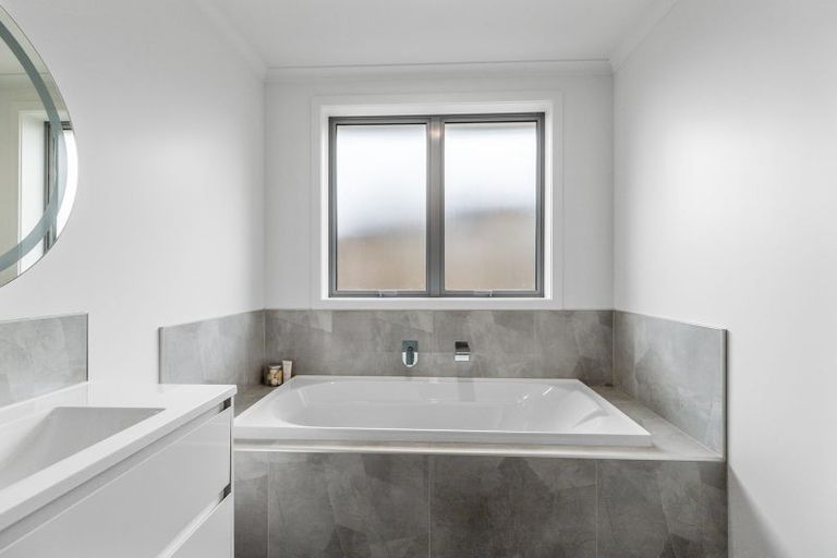 Photo of property in 22 Murray Ward Drive, Te Kauwhata, 3710