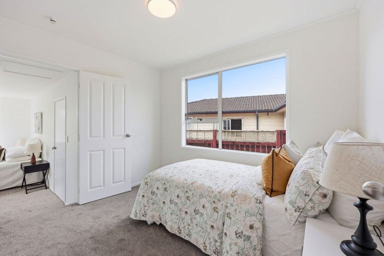 Photo of property in 5 Lisa Rise, Half Moon Bay, Auckland, 2012