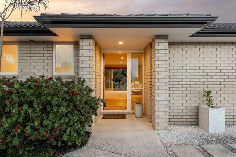 Photo of property in 24 Gavinike Place, Waimauku, 0812