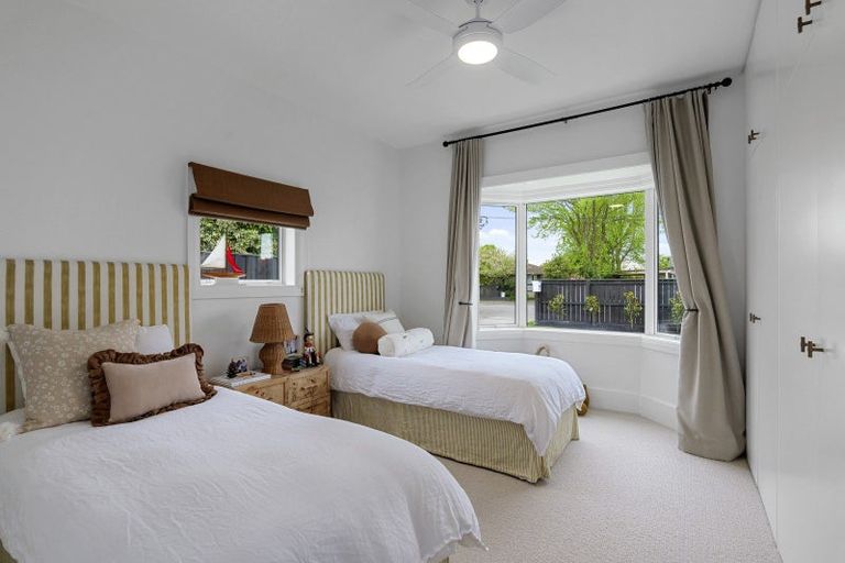 Photo of property in 17 Searells Road, Strowan, Christchurch, 8052