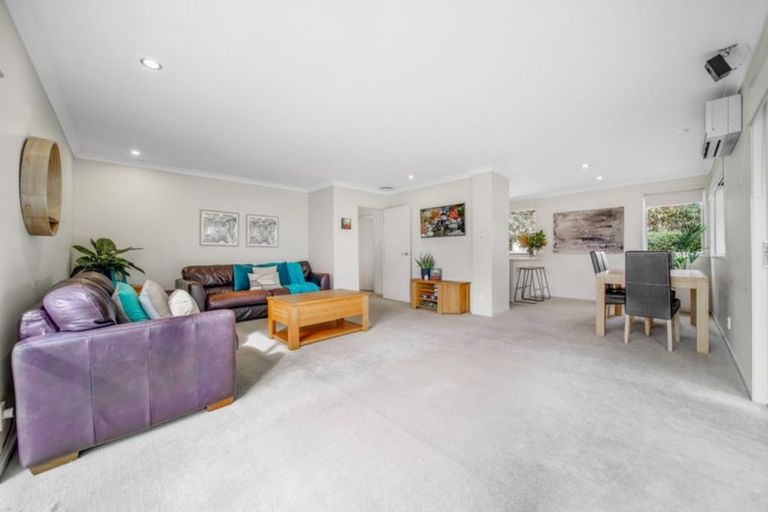 Photo of property in 1/36 Darren Crescent, Half Moon Bay, Auckland, 2012