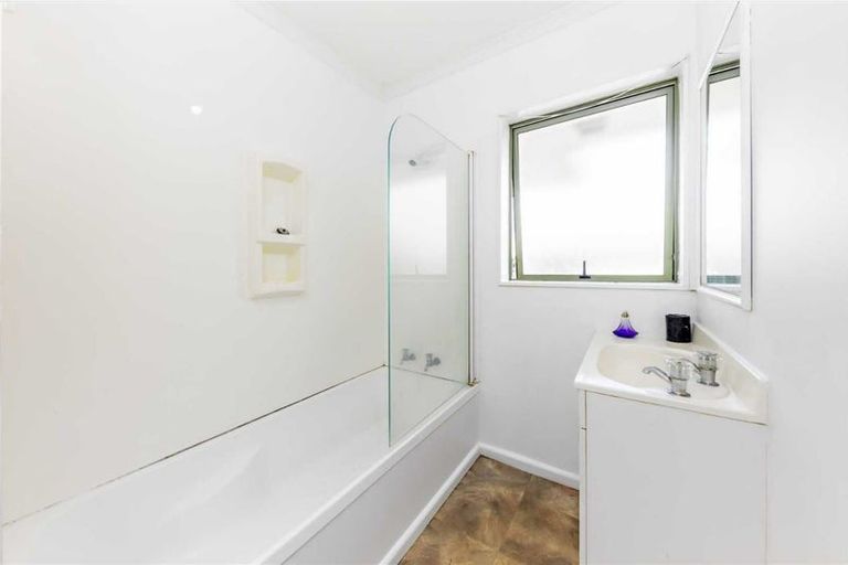 Photo of property in 1/11 Solveig Place, Randwick Park, Auckland, 2105