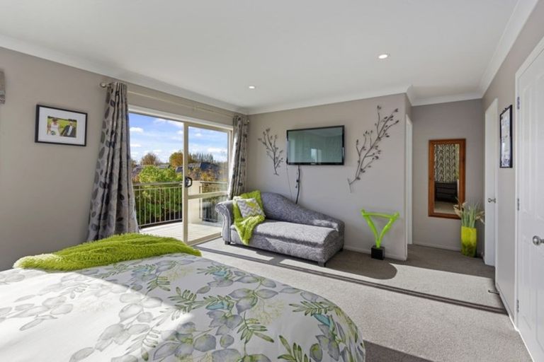 Photo of property in 28 Coolspring Way, Redwood, Christchurch, 8051